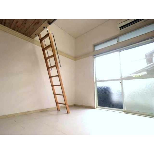 フリーダムＡ棟の居間・リビング|使いやすい居間です