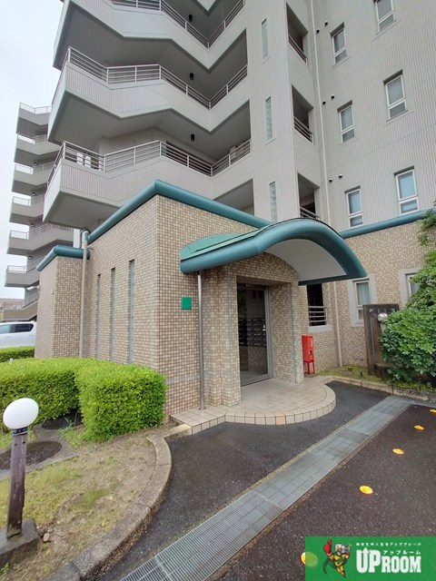 サンハイツ中央台I棟のエントランス