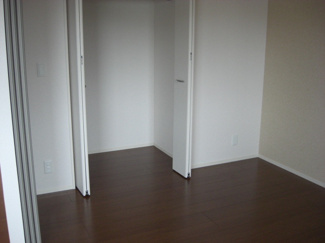 【洋室】 | Ｌｅａｄみすず　Ａ | 落ち着いた色調の洋室です