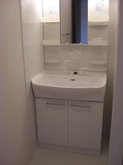 【洗面所】 | Ｌｅａｄみすず　Ａ | コンパクトで使いやすい洗面所