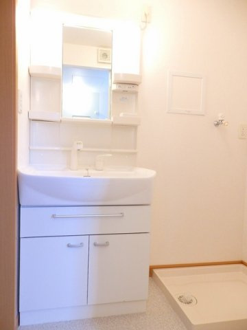 クレストールＤの洗面所|広い洗面スペース