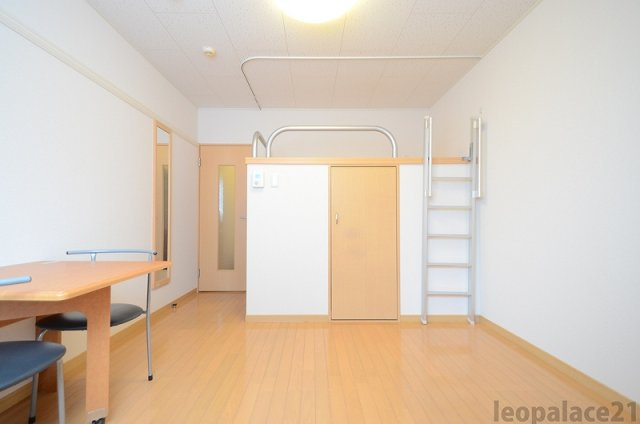 レオネクストアコードの居間・リビング|備品や設備仕様は号室等により異なります現地をご確認下さい。