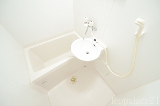 レオパレスＫ＆Ａの浴室|備品や設備仕様は号室等により異なります現地をご確認下さい。