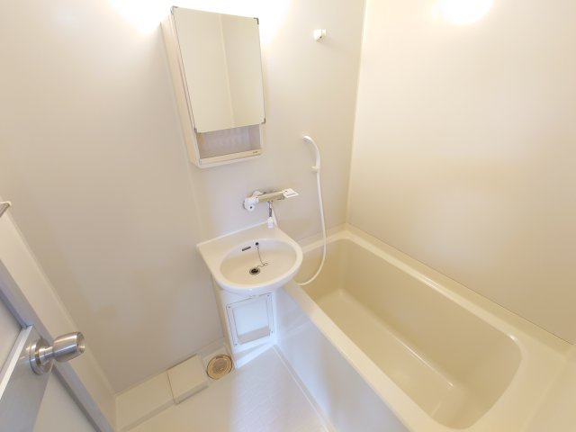 ひびき甲子園口の浴室