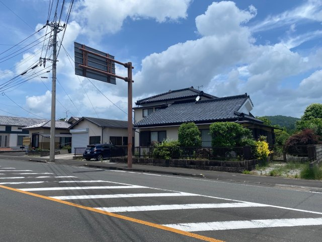 串間市大束駅そば2階建の外観|JR日南線大束駅から約３２０ｍの距離です