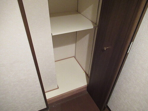 ライオンズヴィアーレ大宮の収納|廊下収納