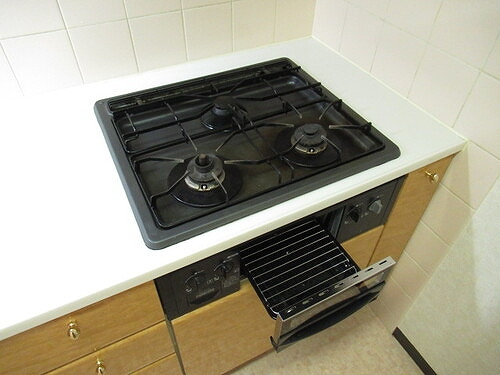 ライオンズヴィアーレ大宮のキッチン|グリル付きコンロ