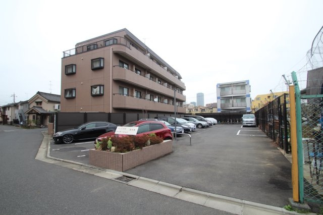 バレル中村・マーサジュン駐車場