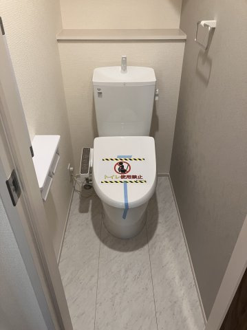 ６５５４５　岐阜市薬師町新築戸建のトイレ