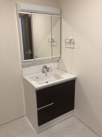 ６５５４５　岐阜市薬師町新築戸建の独立洗面台