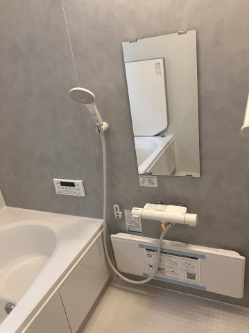 ６５５４５　岐阜市薬師町新築戸建の浴室