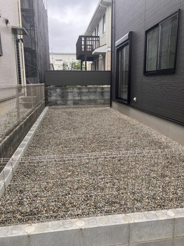 ６５５４５　岐阜市薬師町新築戸建の庭