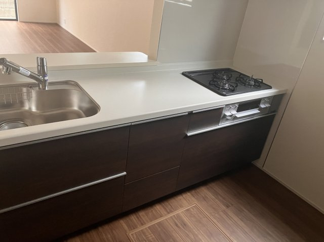 ６５５４５　岐阜市薬師町新築戸建のキッチン