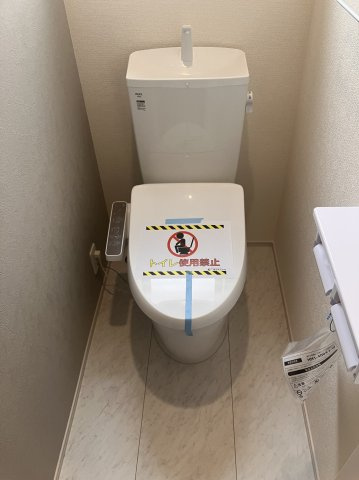 ６５５４５　岐阜市薬師町新築戸建のトイレ