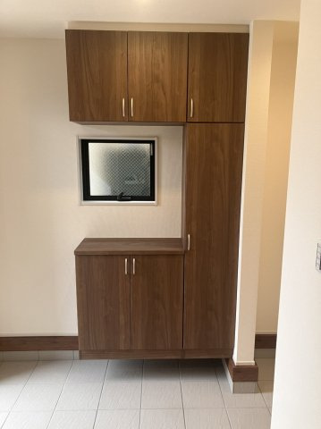 ６５５４５　岐阜市薬師町新築戸建の玄関