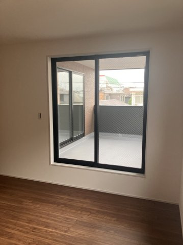 ６５５４５　岐阜市薬師町新築戸建の洋室