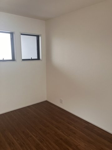 ６５５４５　岐阜市薬師町新築戸建の洋室