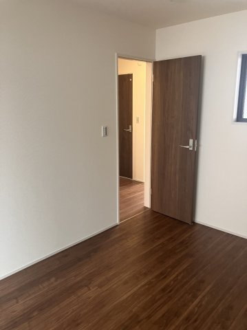 ６５５４５　岐阜市薬師町新築戸建の洋室