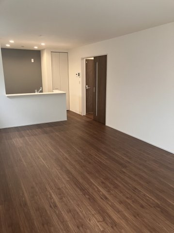 ６５５４５　岐阜市薬師町新築戸建の居間・リビング