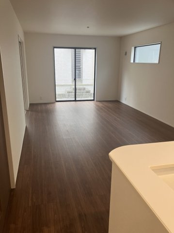 ６５５４５　岐阜市薬師町新築戸建の居間・リビング