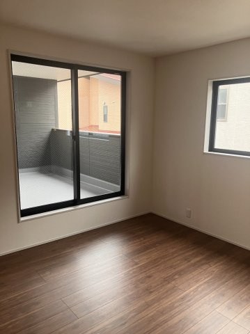 ６５５４５　岐阜市薬師町新築戸建の洋室