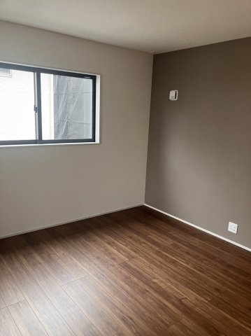 ６５５４５　岐阜市薬師町新築戸建の洋室