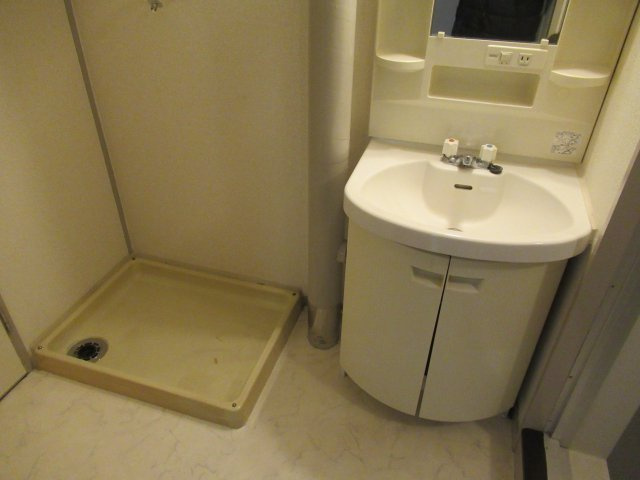 兵庫県公社　播磨城ノ宮３号棟の洗面所|コンパクトで使いやすい洗面所