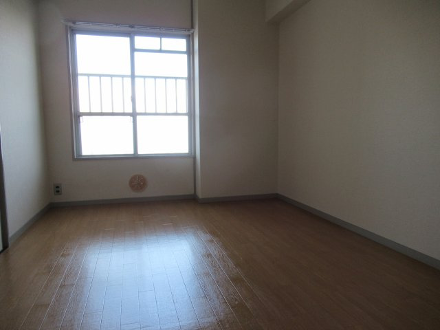 兵庫県公社　播磨城ノ宮３号棟のその他|広々とした洋室です
