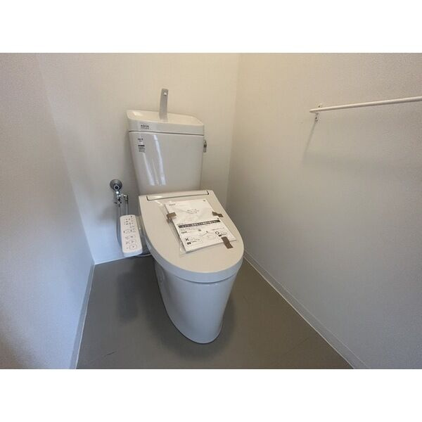 フォーライフ御影のトイレ|ゆったりとした空間のトイレです