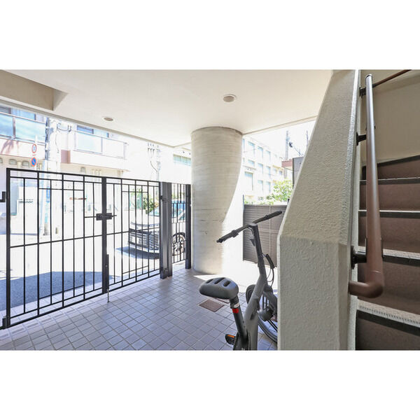 フォーライフ御影のロビー|清潔なロビーです