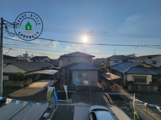 熊本市東区東京塚町第1-2棟（1号棟）　の展望|窓から緑が見える物件も魅力的です。