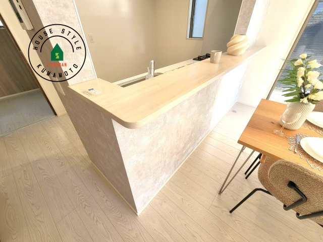 熊本市東区東京塚町第1-2棟（1号棟）　の内観：施工例|キッチンから立ち込める香りが今日の料理を期待させます。