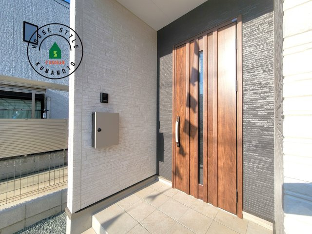 熊本市東区東京塚町第1-2棟（1号棟）　の外観：施工例|おでかけの時も帰った時も、「我が家」を最初に感じでもらえる素敵な空間に。