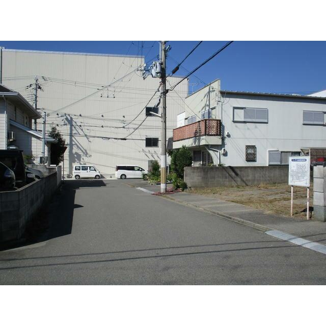 海南市　名高　住宅用地の前面道路含む現地写真