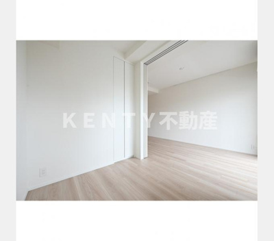 【寝室】 | コンフォリア・リヴ大森西 | 広くて明るい寝室