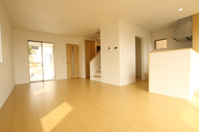 ピースタウン大津高砂建売の居間・リビング