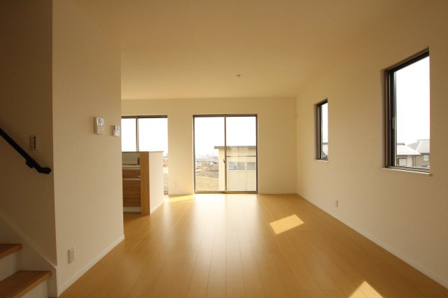 ピースタウン大津高砂建売の居間・リビング