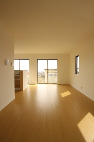 ピースタウン大津高砂建売の居間・リビング