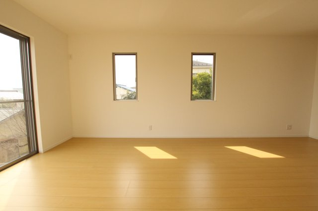 ピースタウン大津高砂建売の居間・リビング