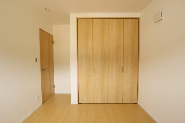 ピースタウン大津高砂建売の収納|洋室の収納