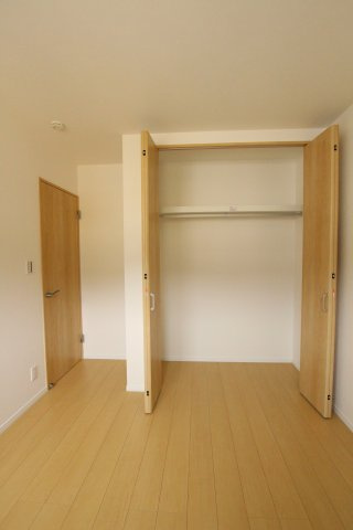 ピースタウン大津高砂建売の収納|洋室の収納