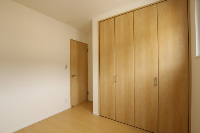 ピースタウン大津高砂建売の収納|洋室の収納