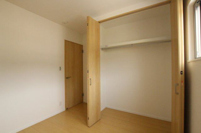 ピースタウン大津高砂建売の収納|洋室の収納