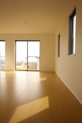 ピースタウン大津高砂建売の居間・リビング