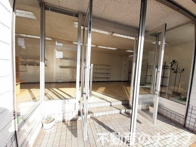 K店舗の玄関|※地震前の写真です