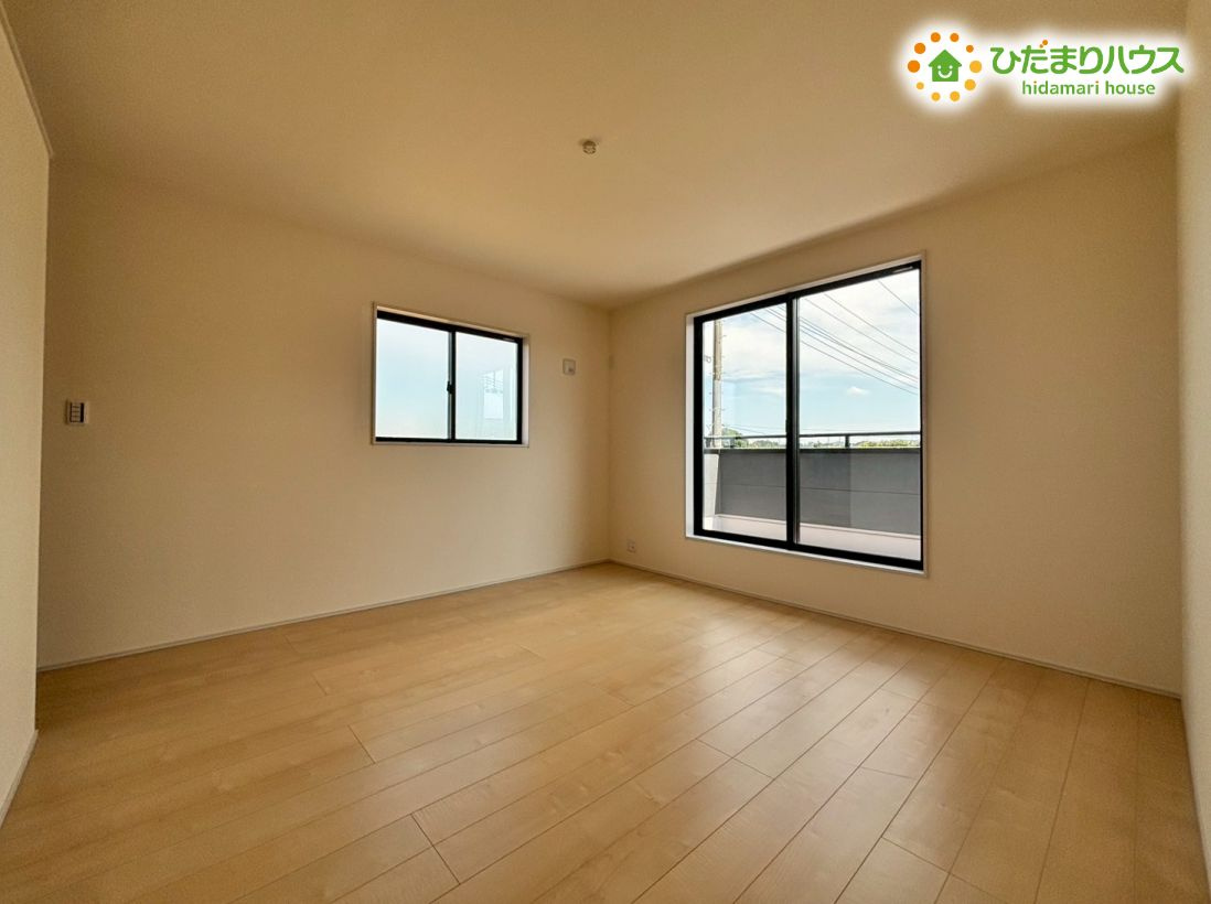 寄居町赤浜第4　新築一戸建て　リーブルガーデン　01の寝室|バルコニーに面した洋室は主寝室にどうぞ！