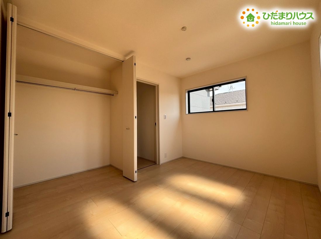 寄居町赤浜第4　新築一戸建て　リーブルガーデン　01の収納|机にベットを置けば子供部屋の完成です！	