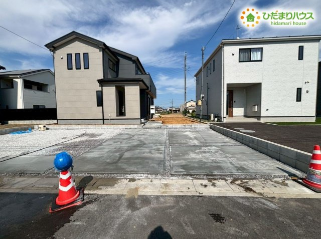 寄居町赤浜第4　新築一戸建て　リーブルガーデン　01の駐車場|並列駐車5台可能！カーライフも楽しめちゃう( *´艸｀)