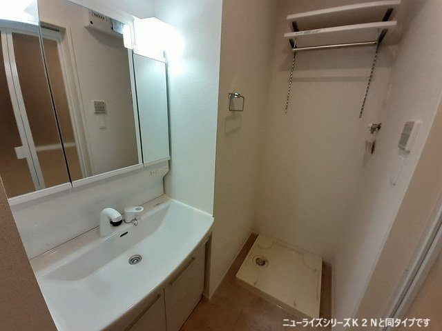 カーザ　フィオーレの洗面所|明るい洗面所です