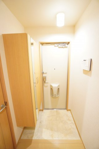 【玄関】 | PARK HILLS MIYAKO C | ※同物件・反転タイプの写真です。